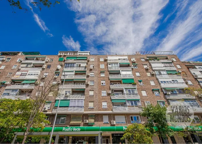 Madrid Con Parking Para 4, Vive La Latina